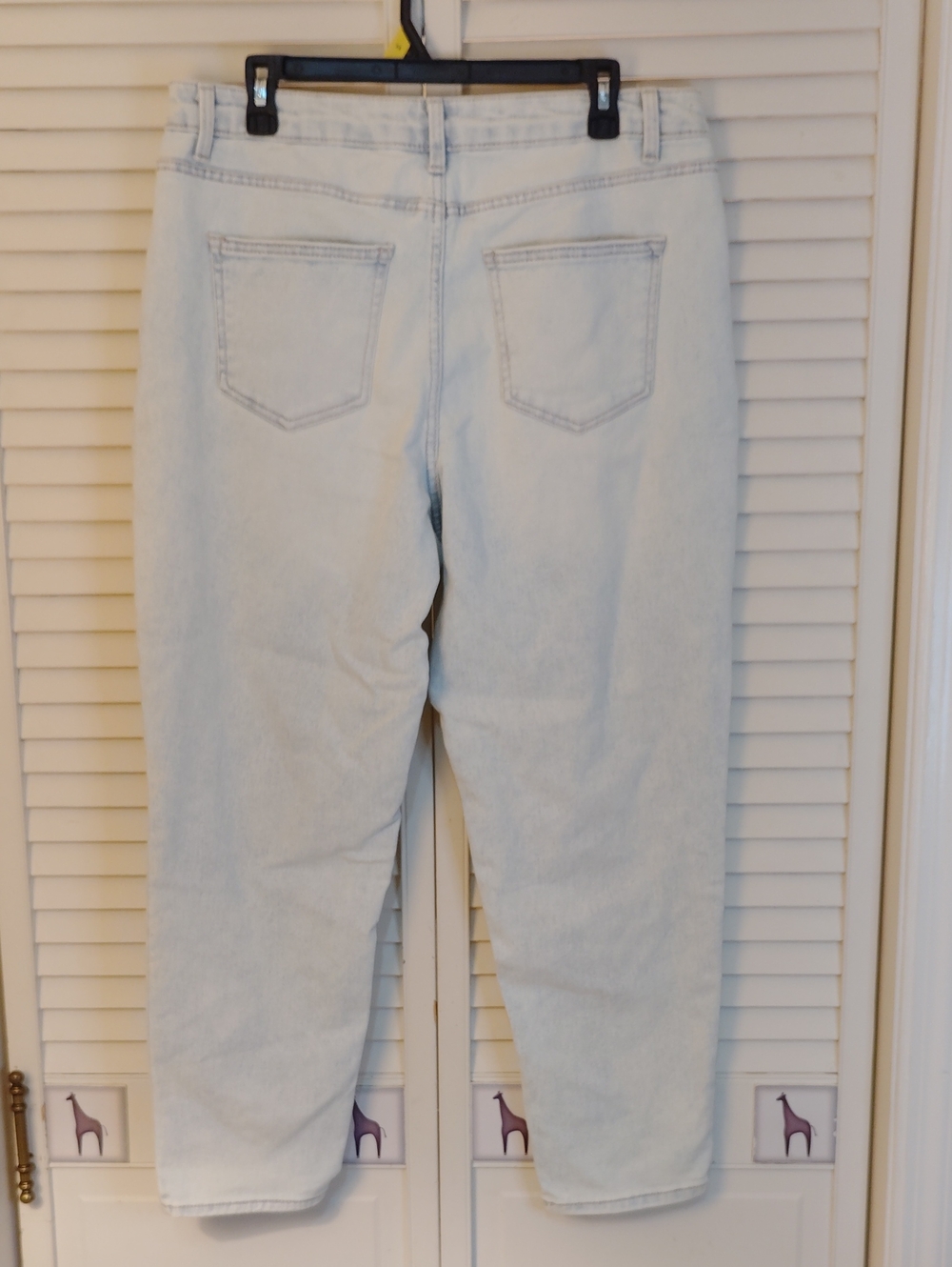 Time and Tru Light Wash High-Rise Mom Jeans - Picture 2 of 4